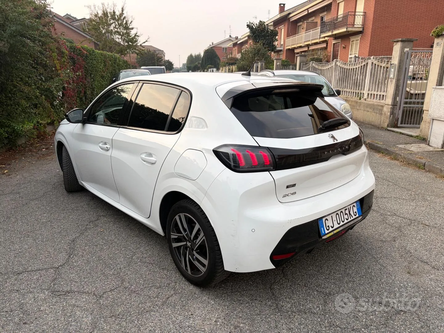 Peugeot 208 2022 photo 3