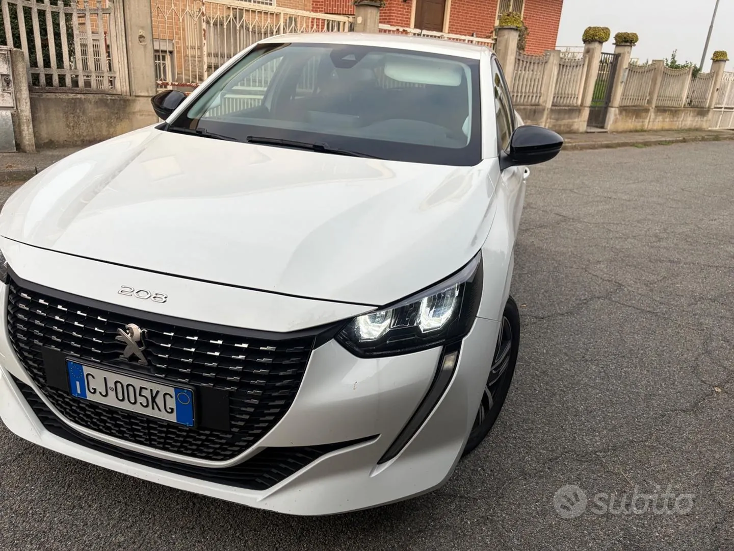 Peugeot 208 2022 photo 2