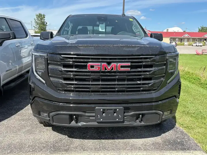 GMC Sierra 1500 2026 photo 2
