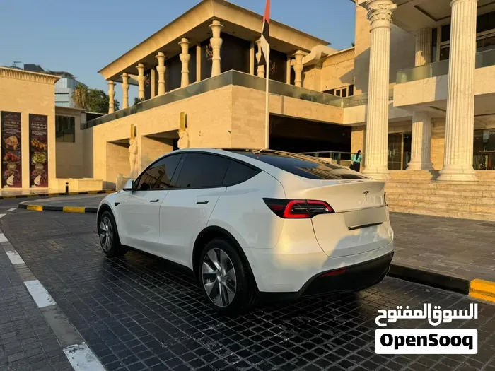 Tesla Model Y 2022 photo 2
