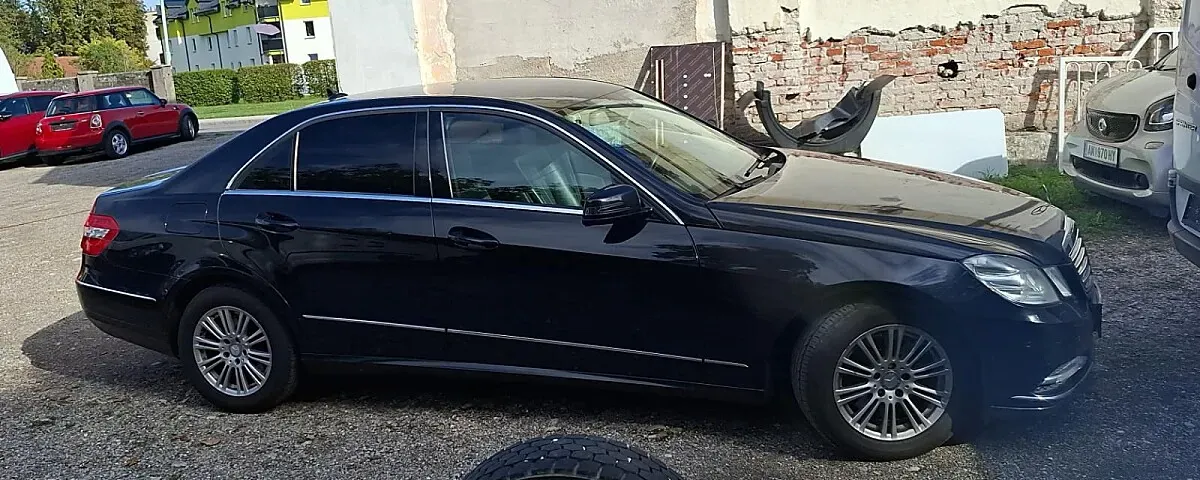 Mercedes-Benz E-Class 2012 photo 2