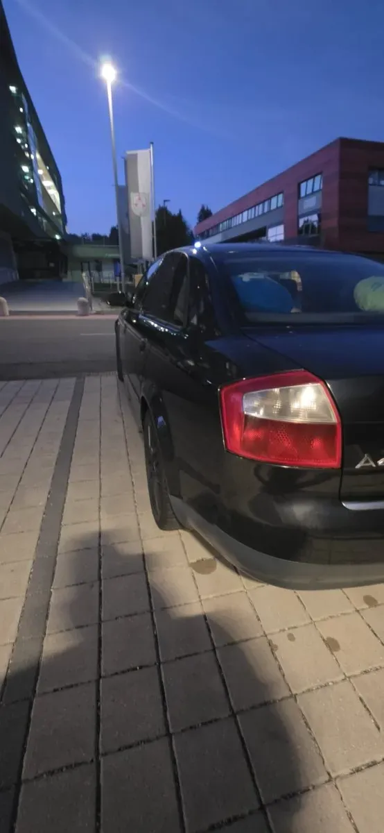Audi A4 2003 photo 2