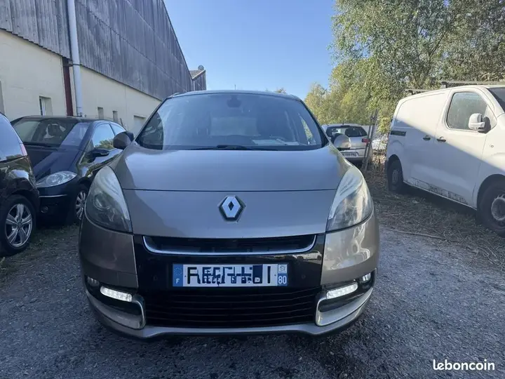 Renault Scenic 2013 photo 2