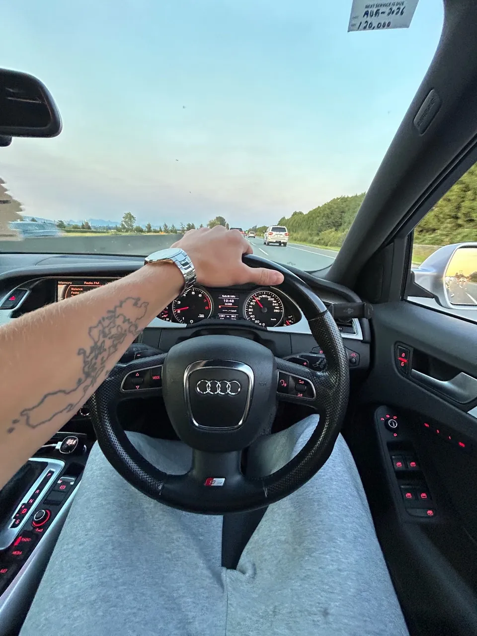 Audi A4 2010 photo 5