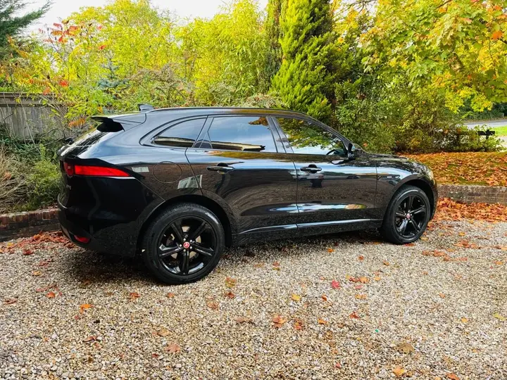Jaguar F-Pace 2018 photo 2