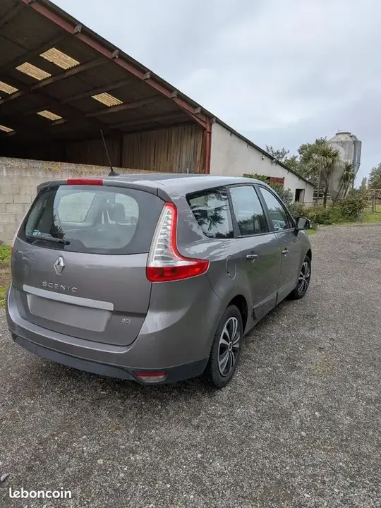 Renault Grand Scenic 2014 photo 2