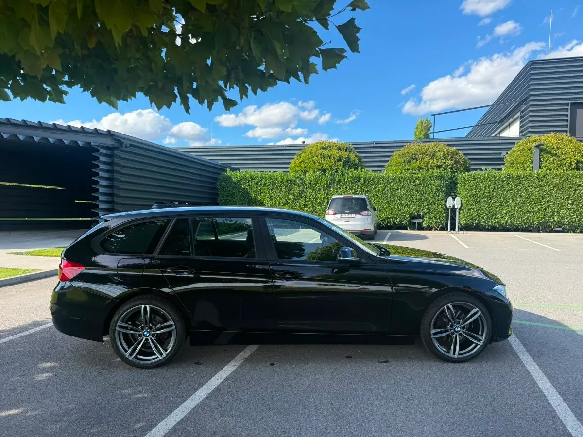 BMW 3 Series 2016 photo 2