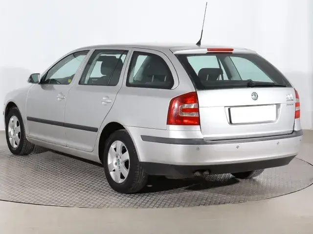 Skoda Octavia Combi 2006 photo 3