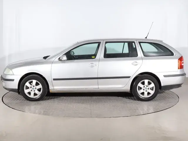 Skoda Octavia Combi 2006 photo 2