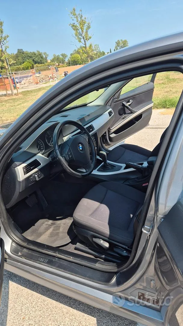 BMW 3 Series 2011 photo 4