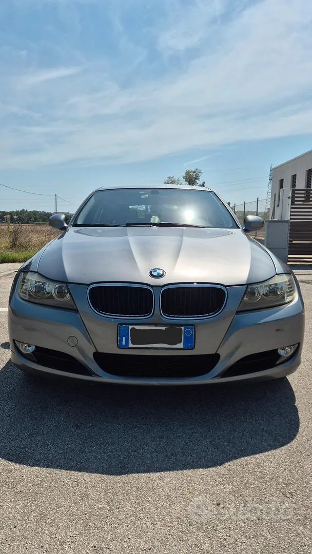 BMW 3 Series 2011 photo 2