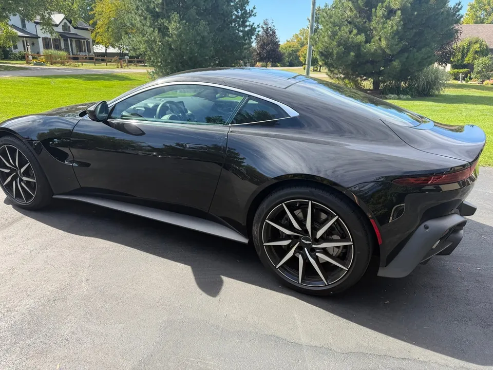 Aston Martin V8 Vantage 2000 photo 3