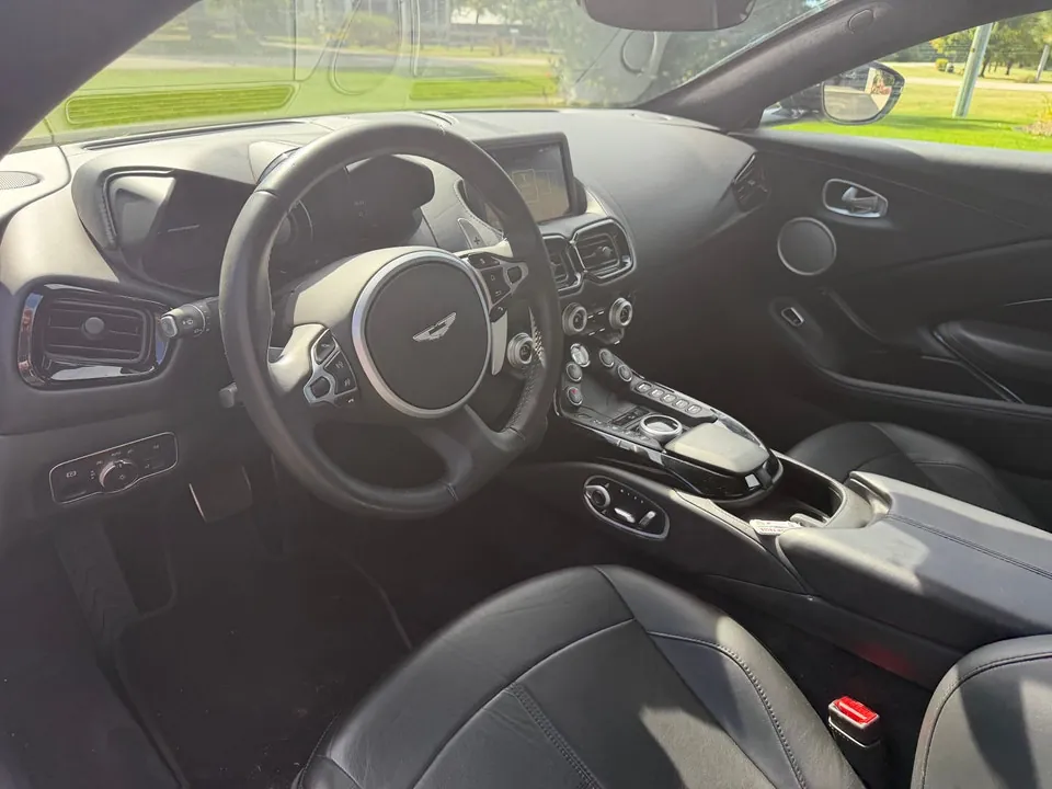 Aston Martin V8 Vantage 2000 photo 5
