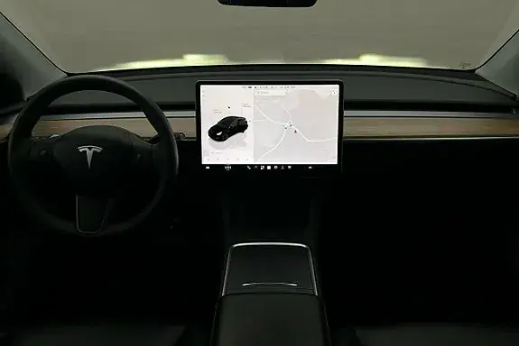 Tesla Model Y 2023 photo 3