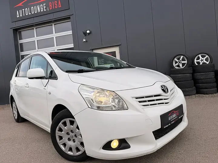 Toyota Verso 2011 photo 2