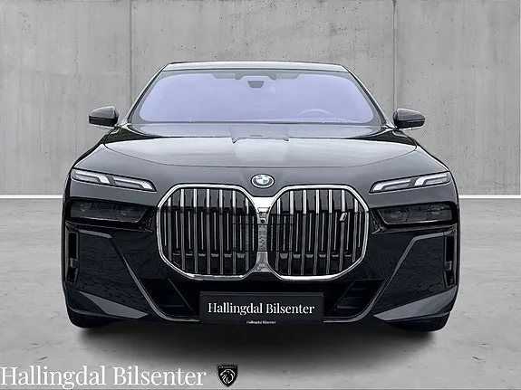 BMW I7 2023 photo 2