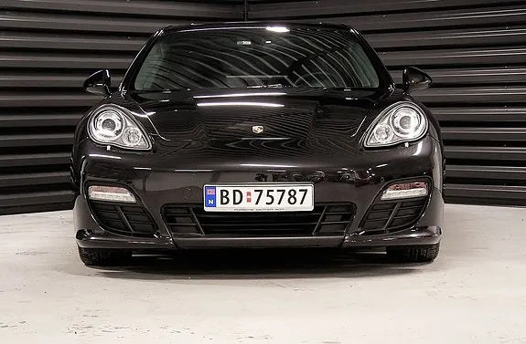 Porsche Panamera 2012 photo 3