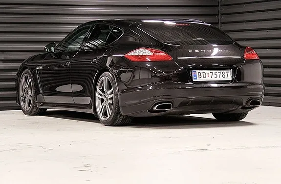 Porsche Panamera 2012 photo 2
