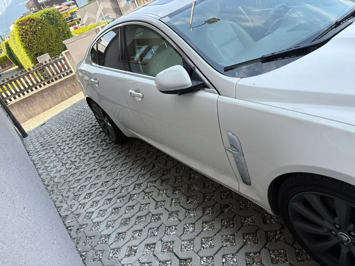 Jaguar Xf 2009 photo 2