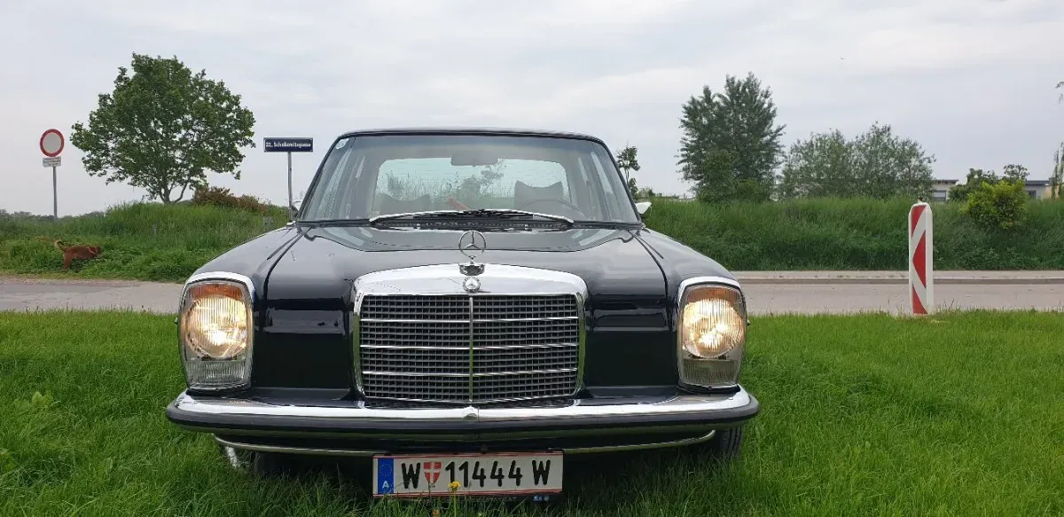 Mercedes-Benz Eklasse 1972 photo 2