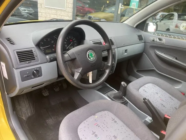Skoda Fabia 2004 photo 2