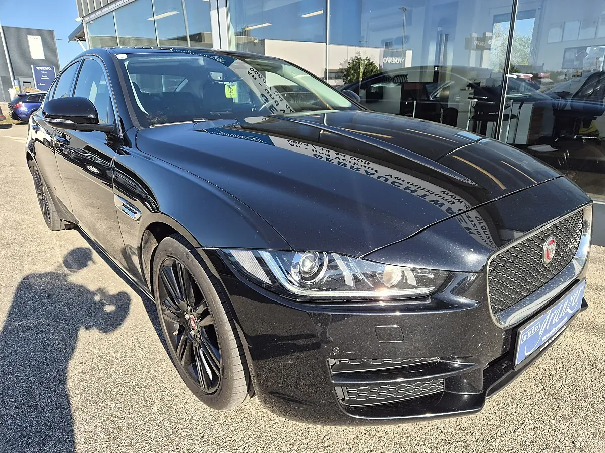 Jaguar Xe 2018 photo 2