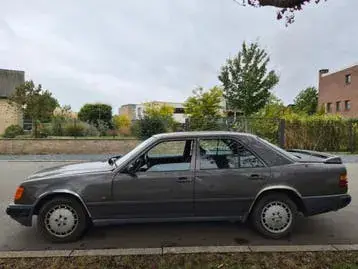Mercedes-Benz 250D W124