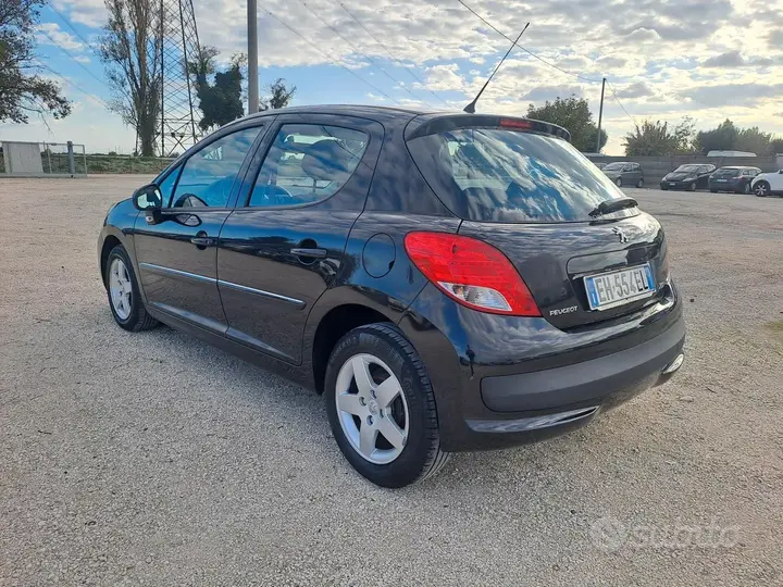 Peugeot 207 2012 photo 5