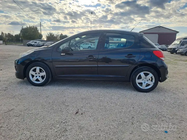 Peugeot 207 2012 photo 4