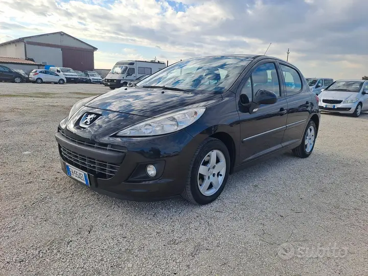 Peugeot 207 2012 photo 3