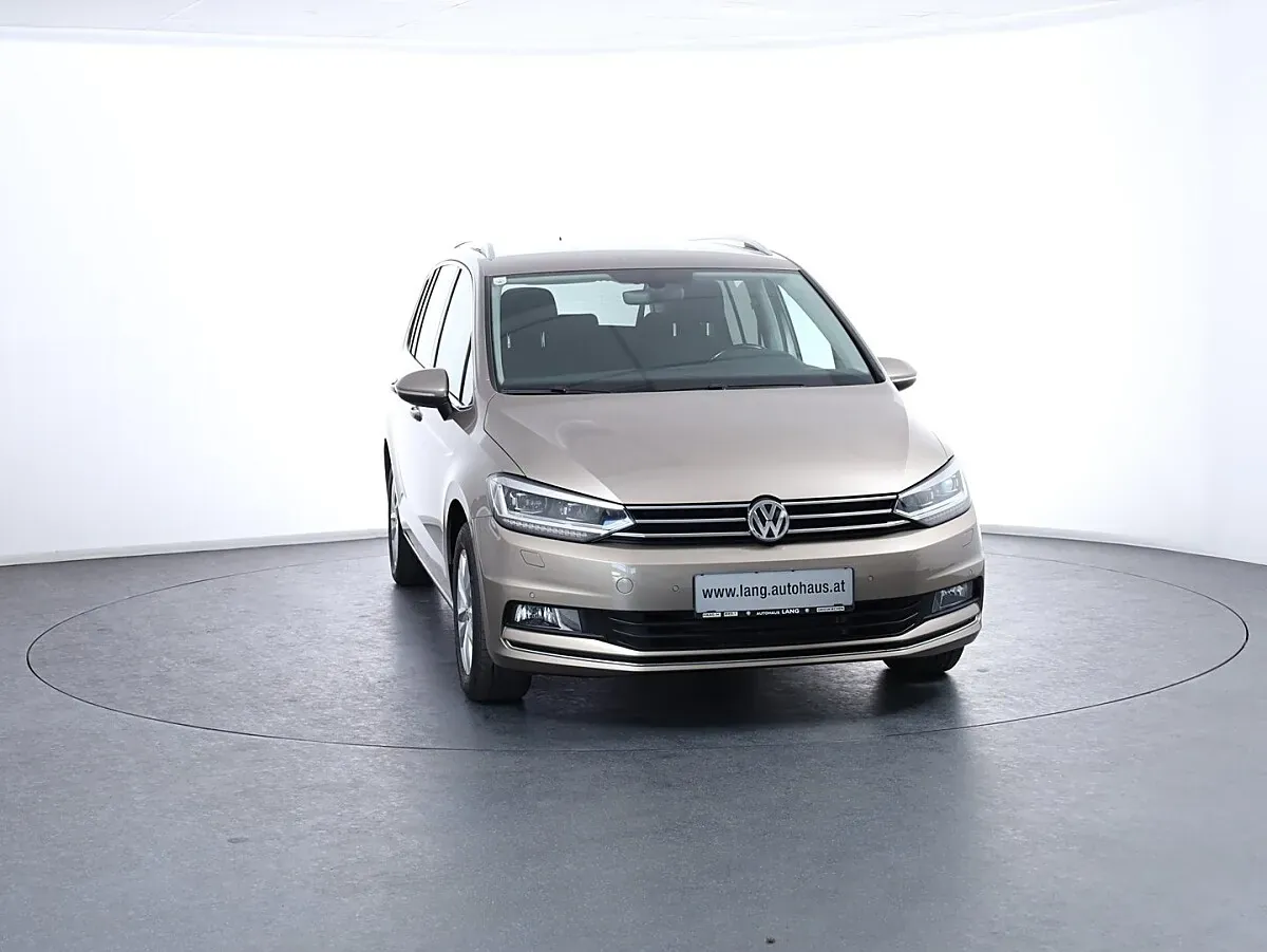 Volkswagen Touran 2017 photo 2