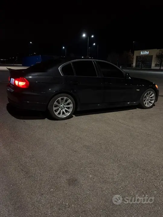 BMW 318D 2011 photo 3
