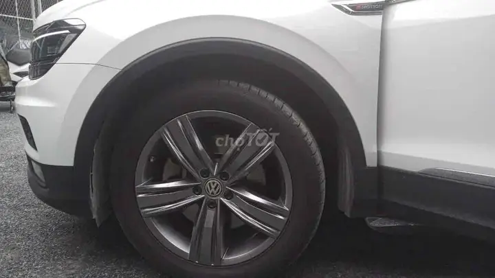 Volkswagen Tiguan 2018 photo 2