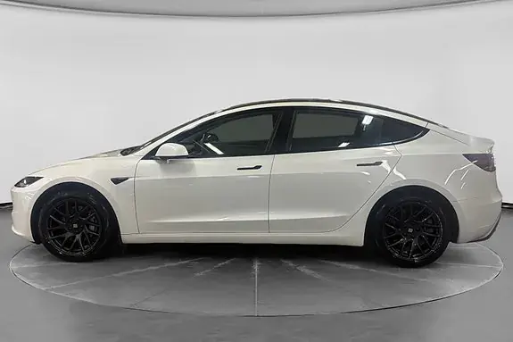 Tesla Model 3 2024 photo 2