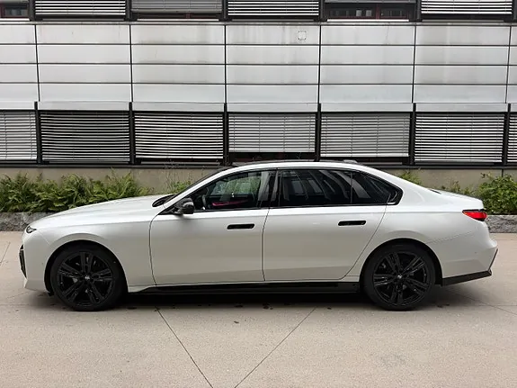 BMW I7 2023 photo 3