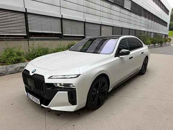 BMW I7 2023 photo 2