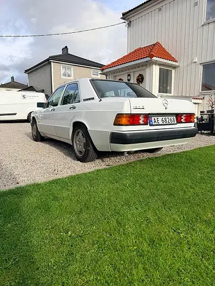 Mercedes-Benz 190 E 1990 photo 3