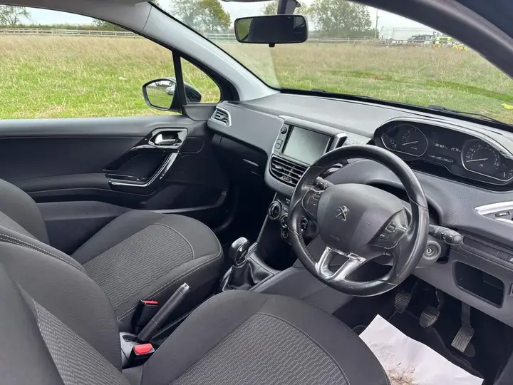 Peugeot 208 2017 photo 4