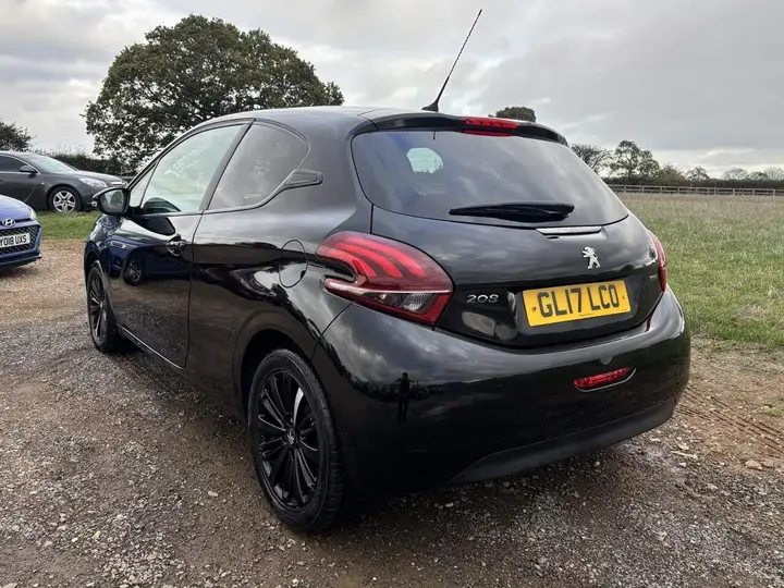 Peugeot 208 2017 photo 3