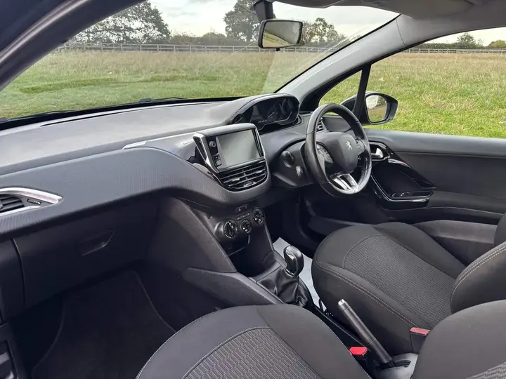 Peugeot 208 2017 photo 2