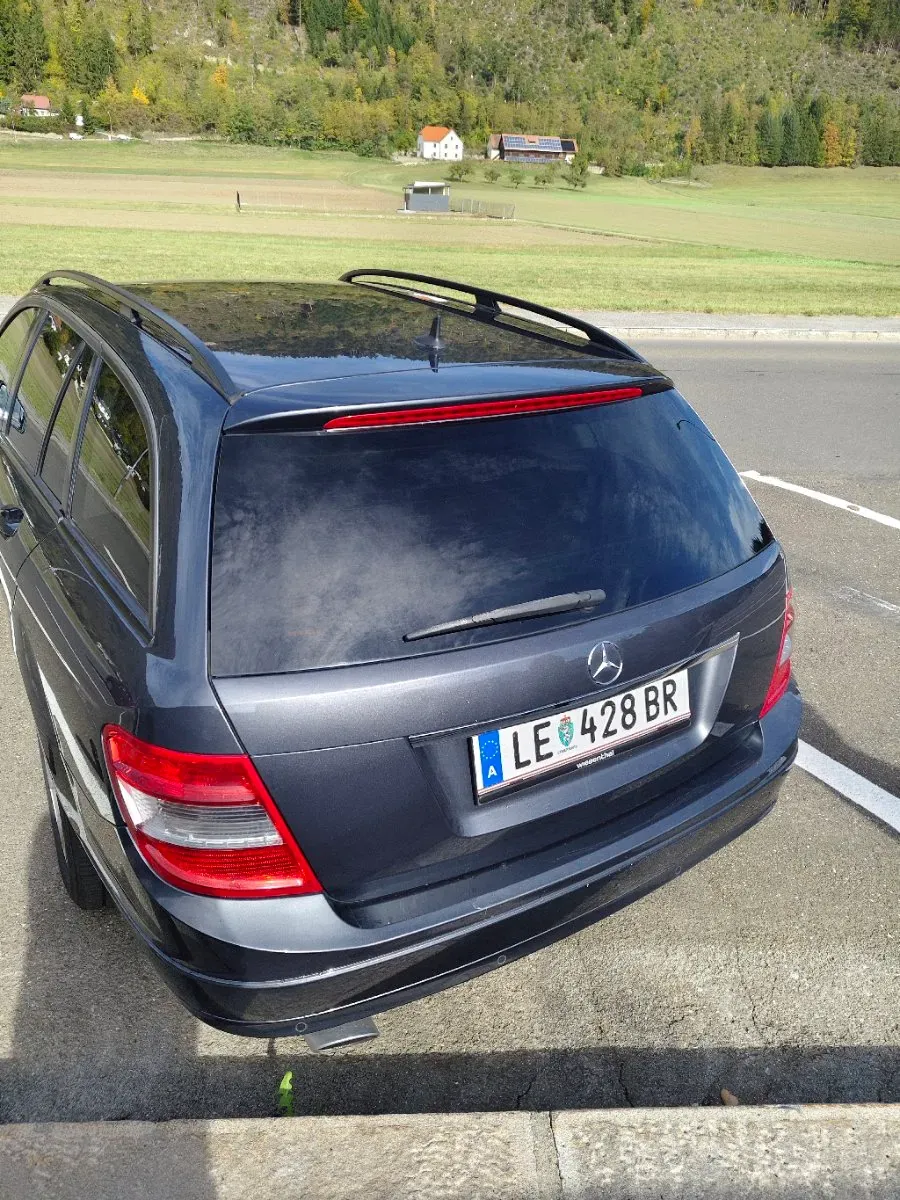 Mercedes-Benz C-Class 2010 photo 2