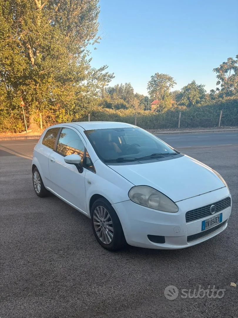 Fiat Grande Punto 2009 photo 2