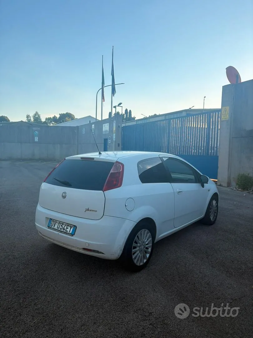 Fiat Grande Punto 2009 photo 4
