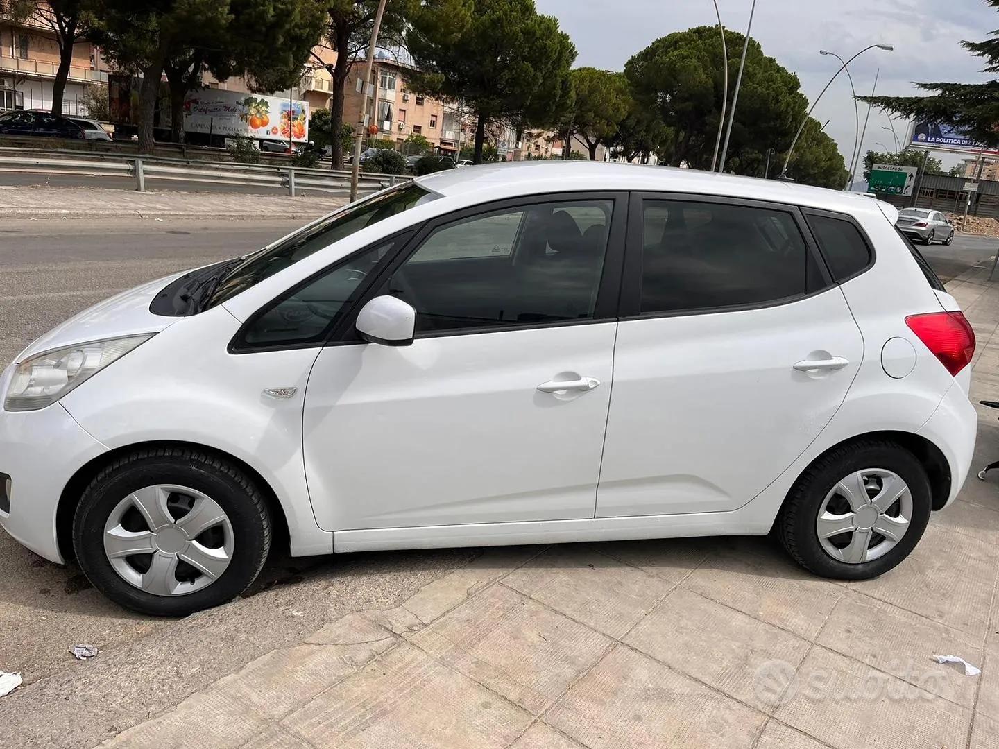 Kia Venga 2010 photo 2