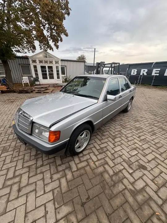 Mercedes-Benz 190E