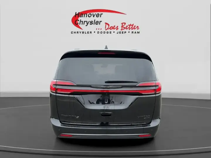 Chrysler Pacifica 2026 photo 5