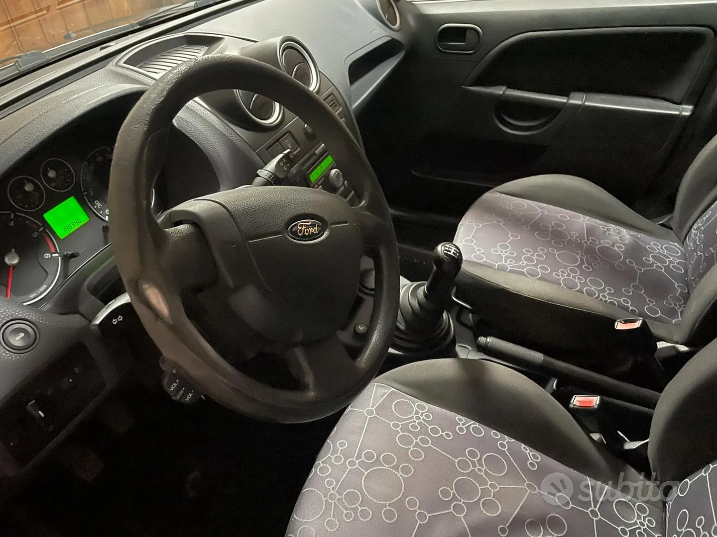 Ford Fiesta 2006 photo 2