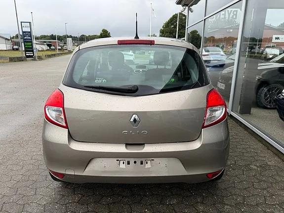 Renault Clio Iii 2010 photo 3