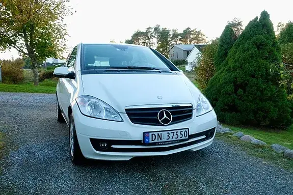 Mercedes-Benz A 160 2010 photo 2