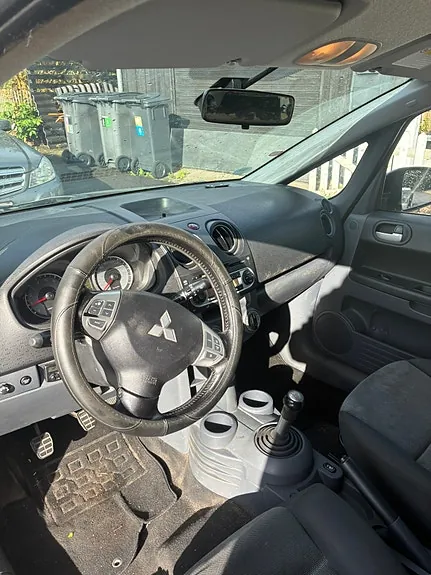 Mitsubishi Colt 2011 photo 4